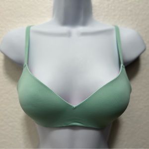 34A Victoria Secret’s Pink Sports Bra in Mint Green